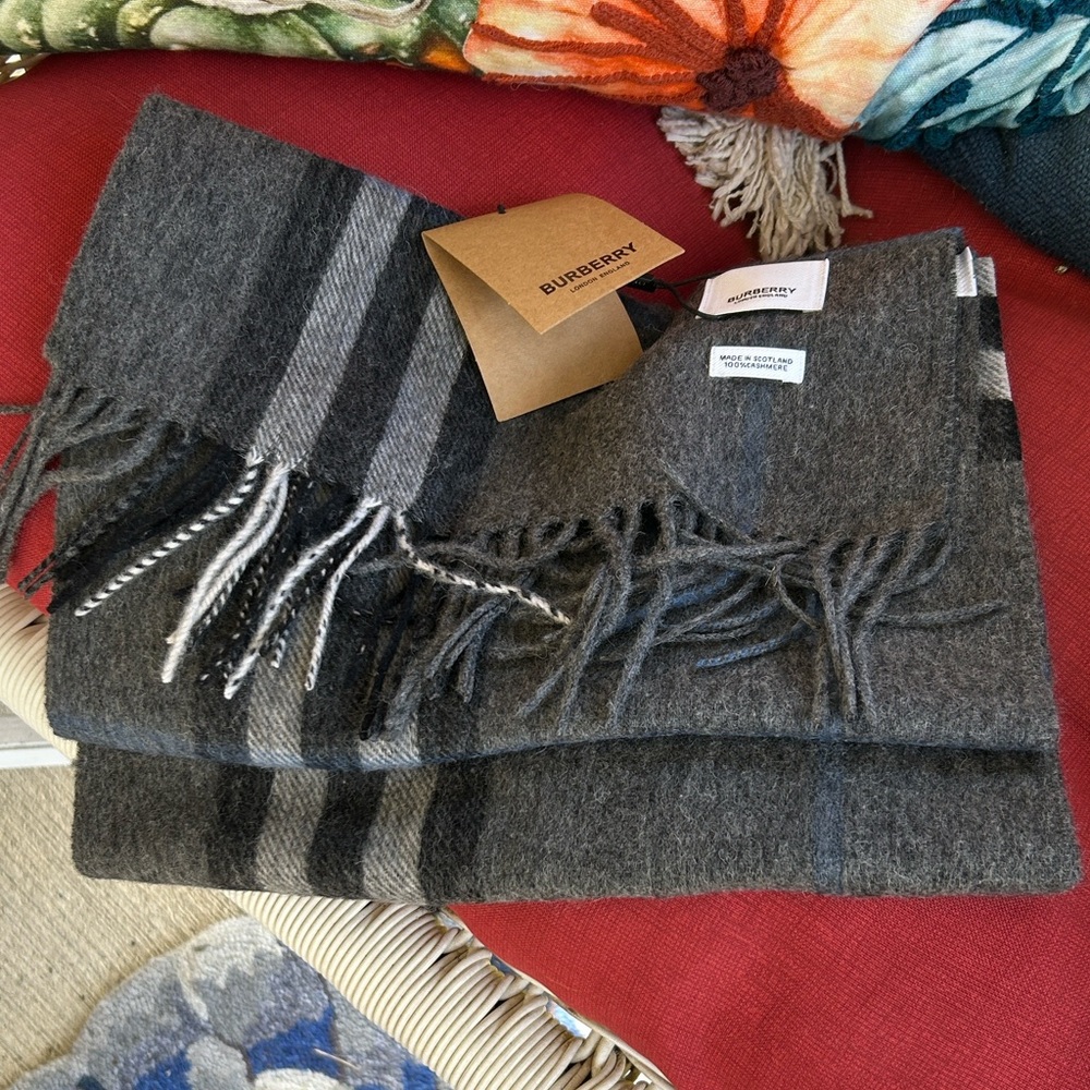 Burberry Cashmere Charcoal Plaid Check Scarf - Picture 8 of 8